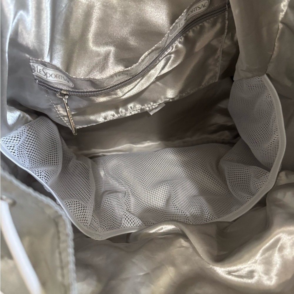NWOT LeSportsac Silver/Gray Voyager Backpack - Picture 6 of 9